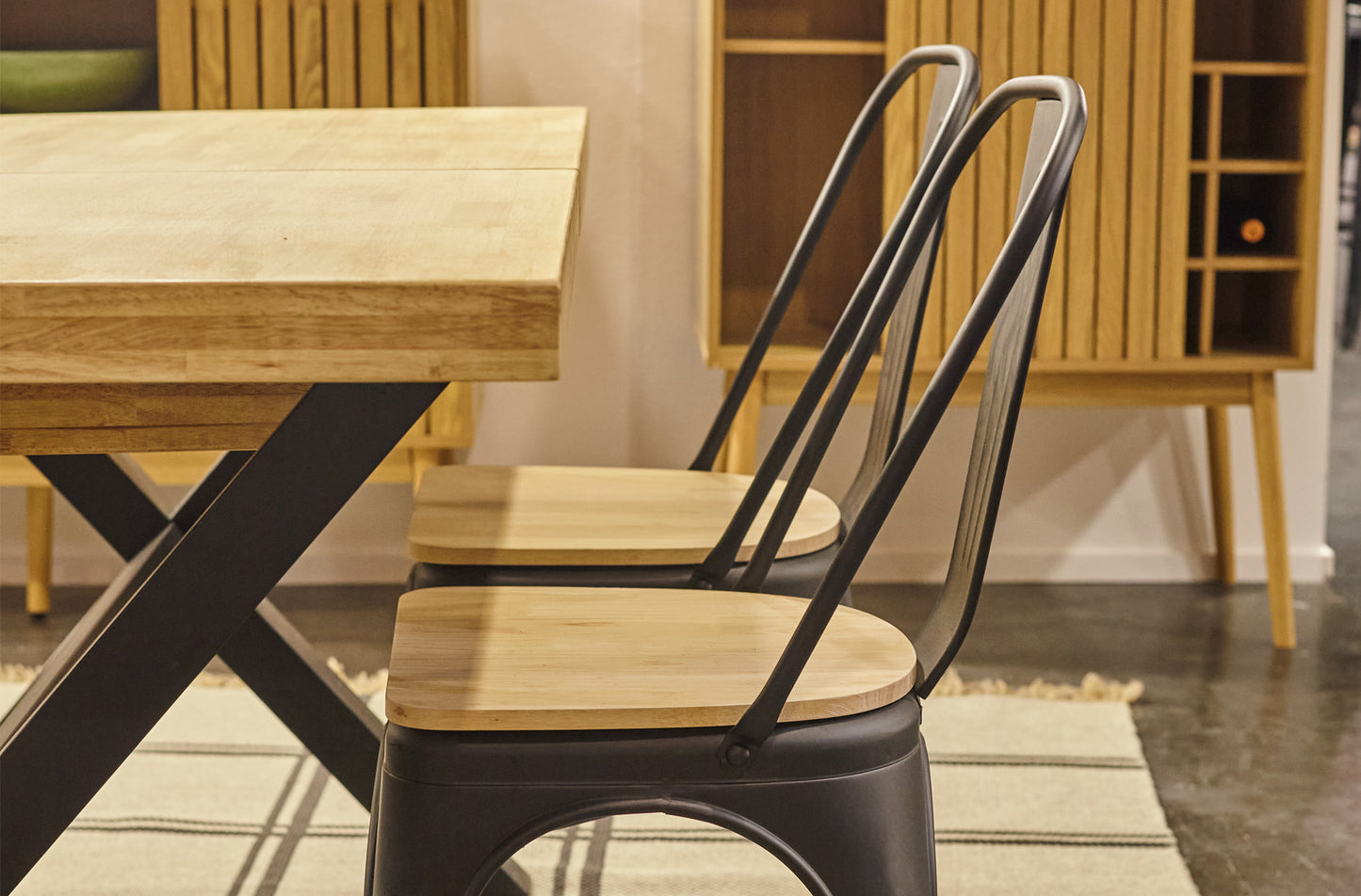 PACK x4 - SILLA COMEDOR RA NEGRO ASIENTO ROBLE NORDISH